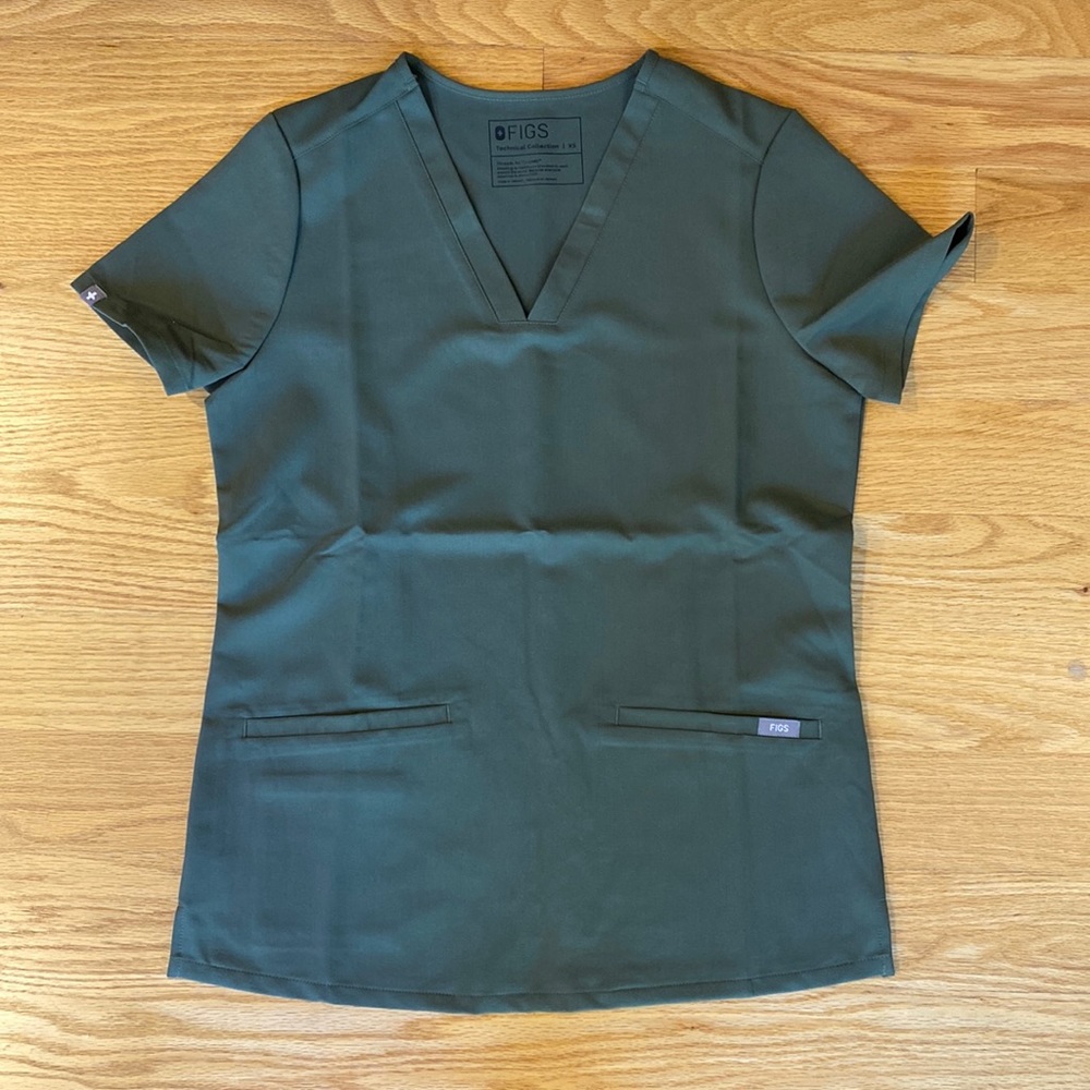 Figs scrub top